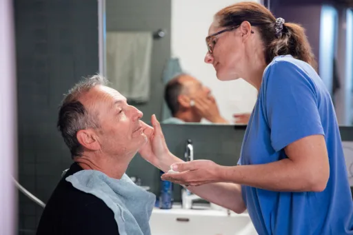 Pflegen in der Familie: Was Angehörige wissen und beachten sollten